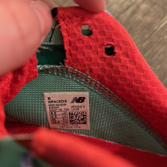 RunDisney Little Mermaid 2016 New Balance Vazee - Picture 5 of 7